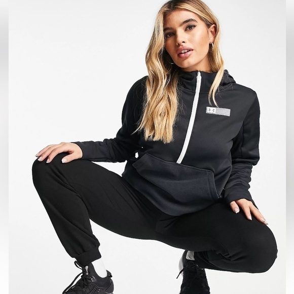 NWT Under Armour Women's Armour Mixed Media ½ Zip Sweatshirt Size XS - Picture 1 of 8